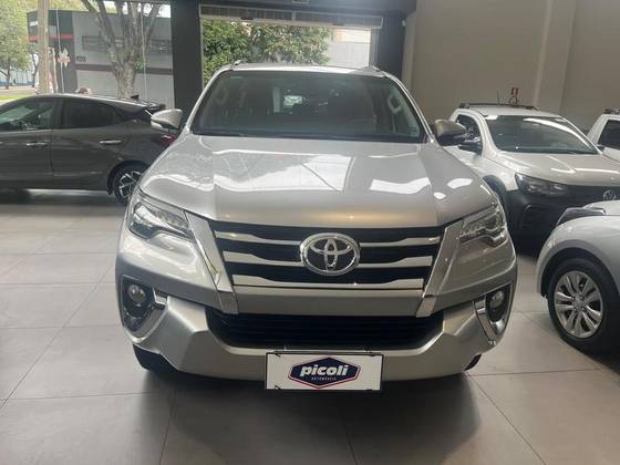 TOYOTA HILUX SW4 2.8 SRX 4X4 16V TURBO INTERCOOLER DIESEL 4P AUTOMÁTICO TOYOTA HILUX SW4 2.8 SRX 4X4 16V TURBO INTERCOOLER DIESEL 4P AUTOMÁTICO